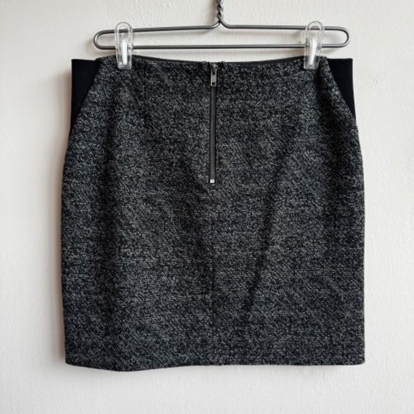 LE CHATEAU -  Wool Mini Skirt - Size 8 - Picture 4 of 4